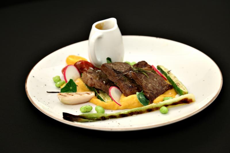 Chefi la cuțite, degustarea preparatelor. Chefii, surprinși plăcut de gusturile din farfurii! Chef Dumitrescu: Are un gust demențial. Parfumat, proaspăt, dulceag, ca o zi de primăvară