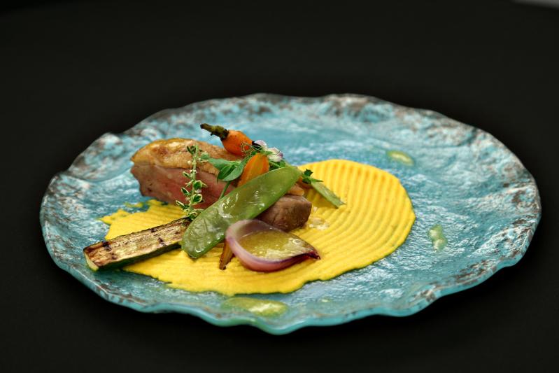 Chefi la cuțite, degustarea preparatelor. Chefii, surprinși plăcut de gusturile din farfurii! Chef Dumitrescu: Are un gust demențial. Parfumat, proaspăt, dulceag, ca o zi de primăvară