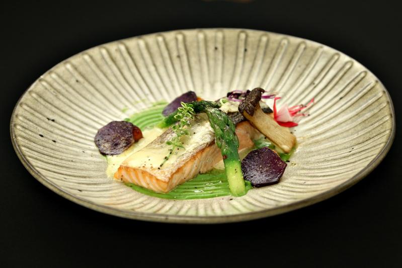 Chefi la cuțite, degustarea preparatelor. Chefii, surprinși plăcut de gusturile din farfurii! Chef Dumitrescu: Are un gust demențial. Parfumat, proaspăt, dulceag, ca o zi de primăvară