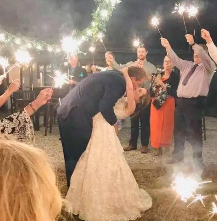 Lună de miere de coșmar! Doi tineri proaspăt căsătoriți, surprinși de erupția vulcanică: ”Mamă, am suferit arsuri serioase. Suntem în spital!”