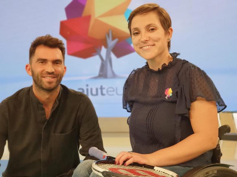 Ajut eu! O greşeală a unui medic i-a legat viața de un scaun cu rotile, însă nu și dorința de a lupta! Cristina este cea mai bine plasată româncă în top la tenis de câmp, pe plan internațional ocupând locul 128