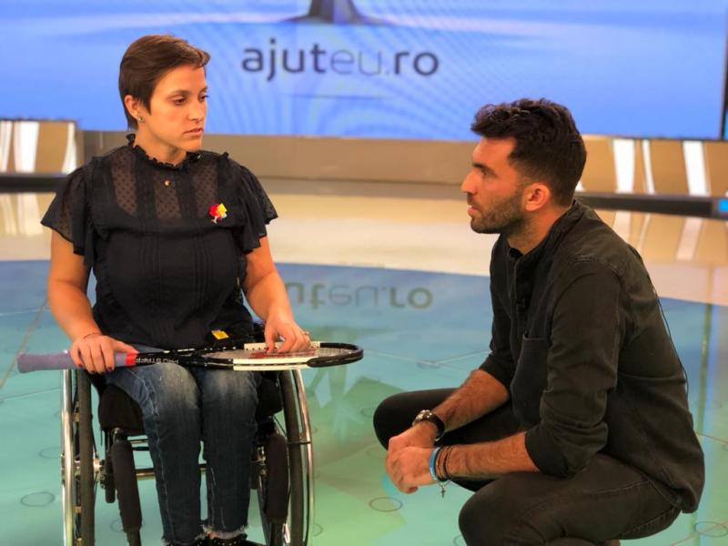 Ajut eu! O greşeală a unui medic i-a legat viața de un scaun cu rotile, însă nu și dorința de a lupta! Cristina este cea mai bine plasată româncă în top la tenis de câmp, pe plan internațional ocupând locul 128
