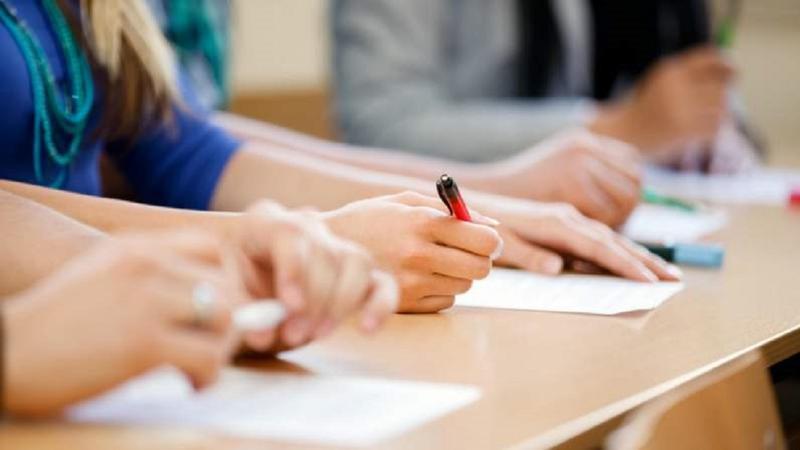 Elevii cer ore și materii mai puține la școală! Răspunsul neașteptat venit din partea Academiei Române