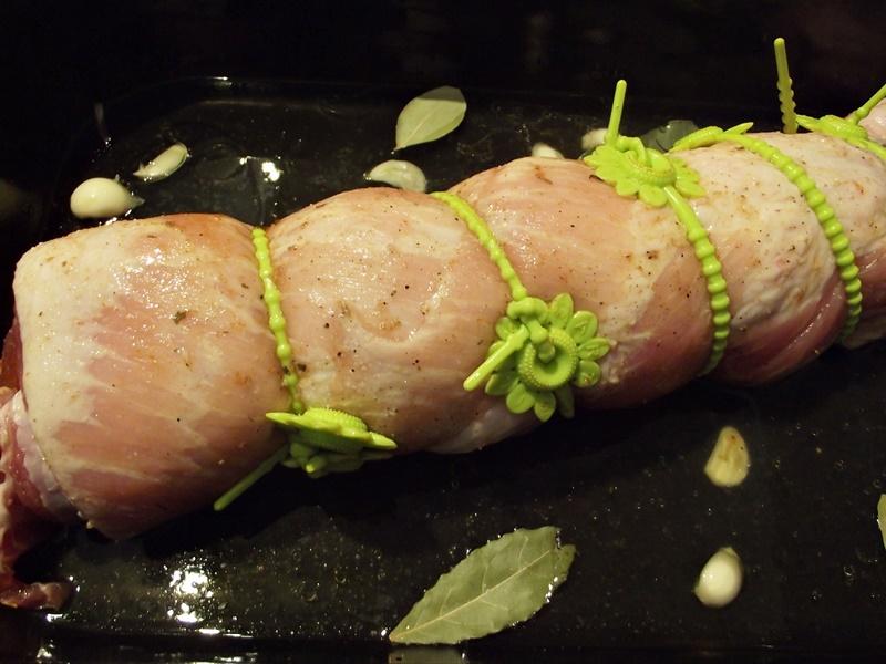 Rețete pentru masa de Crăciun. Rețetă de Ruladă din fleică de porc