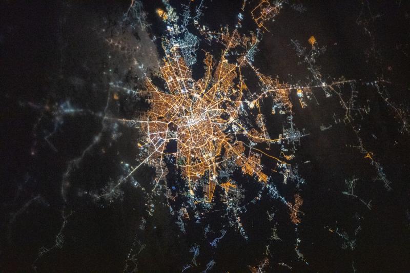 FOTO| Arată ca un fulg de nea! Bucureștiul, fotografiat din spațiu, este uluitor! Imaginea face furori pe internet