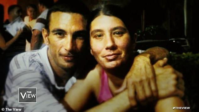 O tânără de 21 de ani își crește singură cei cinci frați, după ce cancerul i-a răpit părinții: ”Am devenit stâlpul familiei. Mama ar fi mândră!”