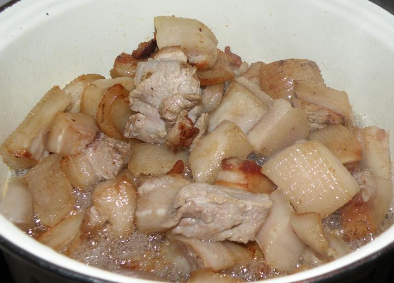 Cum preparăm jumări de porc și ce ingredient se pune în untură pentru un plus de gust!