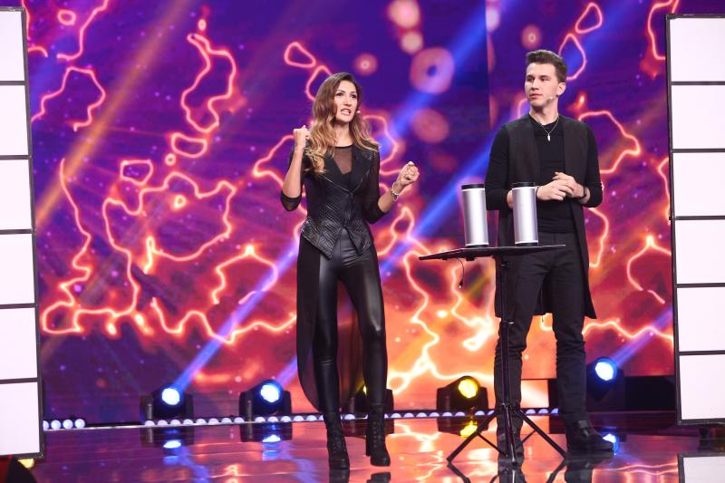 VIDEO: Cuplul de magicieni Eduard şi Bianca au primit câte o plăcintă în față de la jurații iUmor! „Ne-o asumăm maxim, e totul sau nimic”