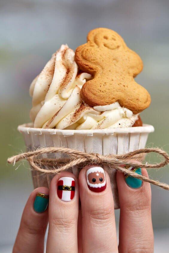 Galerie foto | Modele de manichiură la modă pentru Crăciun 2019