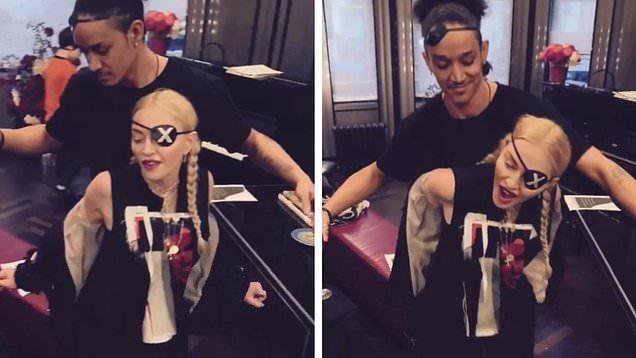 Ea 61, el 25! Madonna se iubește cu un tânăr aproape de-o seamă cu fiica ei! Cine este misteriosul care a cucerit-o. În ce ipostază intimă au fost fotografiați – FOTO