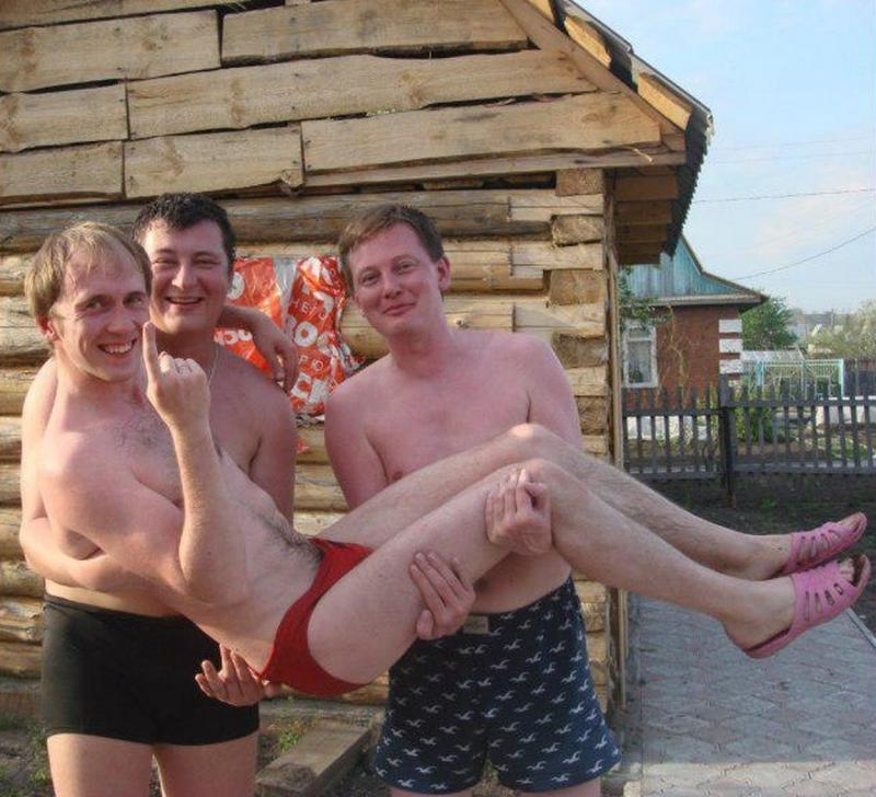 Șeful unei companii de IT, acuzat că și-a torturat fiul vitreg. Copilul a intrat direct în sala de operație după ce a fost ținut în genunchi pe boabe de hrișcă