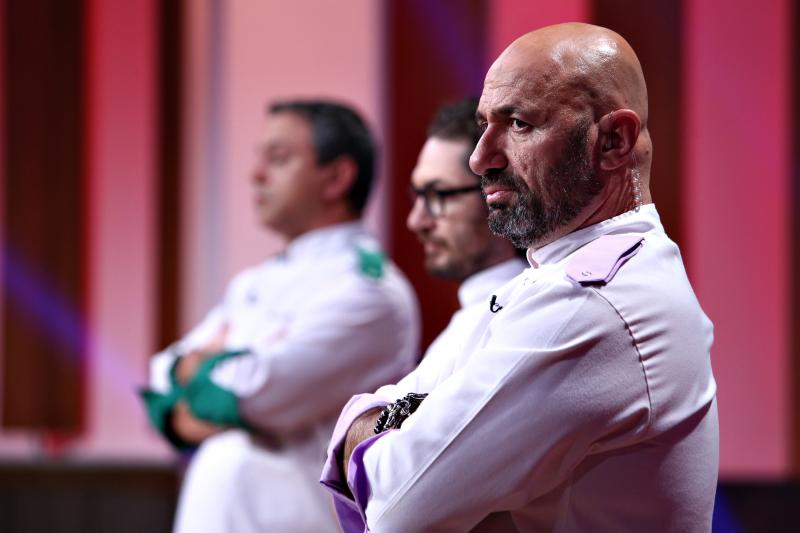 Un sezon de poveste și o victorie colosală pentru Chef Cătălin Scărlătescu! Ce s-a întâmplat în finala emisiunii Chefi la cuțite! „Ești în Calea Lactee a bucătarilor”