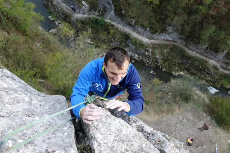 A cucerit vârful Kilimanjaro, cel mai înalt din Africa, deși este nevăzător! Alpinistul cu ochii albi și-a atins visul. „Face orice pentru a-și îndeplini visele.”