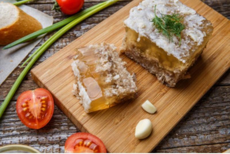 Rețete pentru masa de Crăciun. Piftie de porc, rețetă tradițională, din străbuni