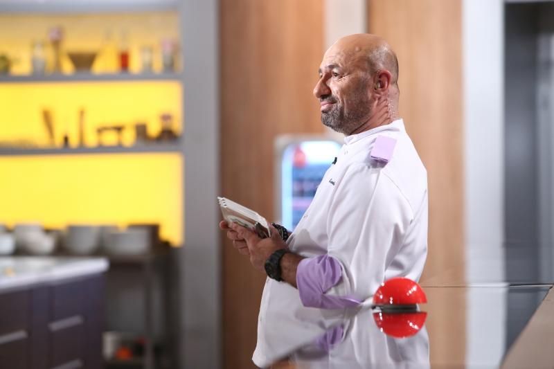 Chef Cătălin Scărlătescu le dă șah mat echipelor adverse: Își folosește amuleta și schimbă un concurent