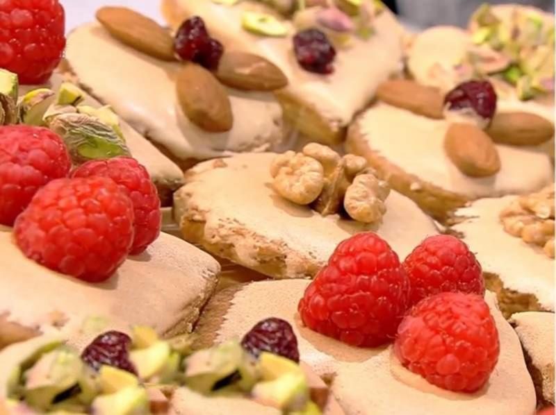 Rețetă de fursecuri pentru Crăciun. Fursecuri cu migdale si glazură de ness