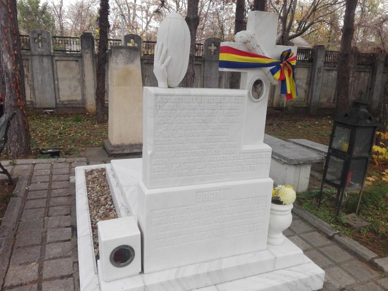 „Doamne, vino, Doamne, să vezi ce a mai rămas din oameni!”. Durere imensă scrijelită în piatră, pentru eroii care au fost copii, soți și soții, părinți și prieteni! Privește-i! Sunt și ai tăi! Galerie foto