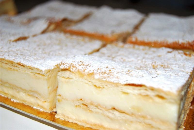 Rețete de prăjituri festive. Rețeta celui mai reușit Cremșnit cu foi preparate în casă și cremă de vanilie