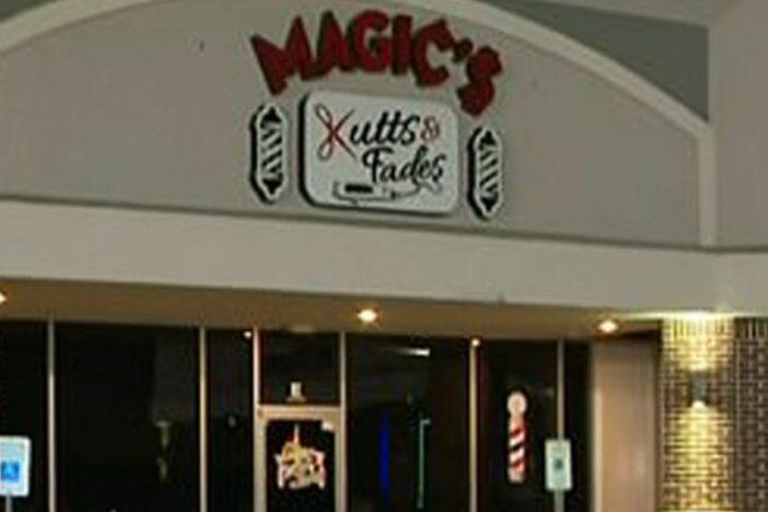 VIDEO/ Și-a împușcat frizerul de trei ori, iar acum e dat în urmărire generală! Motivul agresiunii lui este halucinant: „Unul dintre cele mai grave motive pe care le-am auzit”