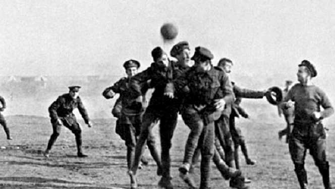 25 decembrie 1914: Primul Război Mondial s-a oprit pentru o zi, iar fotbalul a primit cea mai frumoasă lecție de fair-play