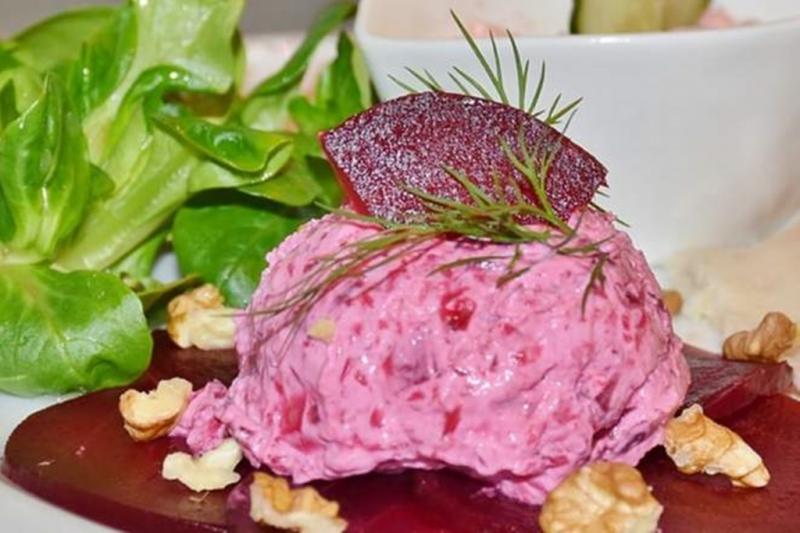 Rețete de aperitive pentru mesele festive. Idei de aperitive pentru un platou bogat și frumos colorat