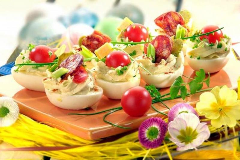 Rețete de aperitive pentru mesele festive. Idei de aperitive pentru un platou bogat și frumos colorat