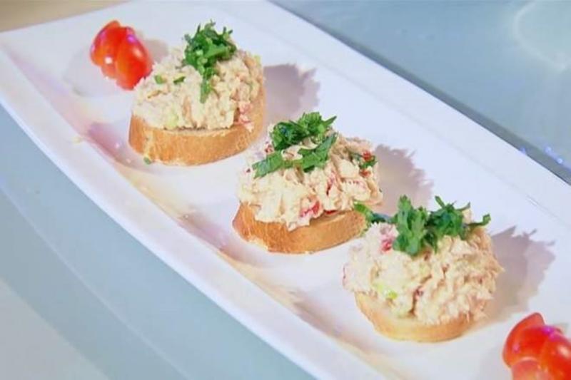 Rețete de aperitive pentru mesele festive. Idei de aperitive pentru un platou bogat și frumos colorat