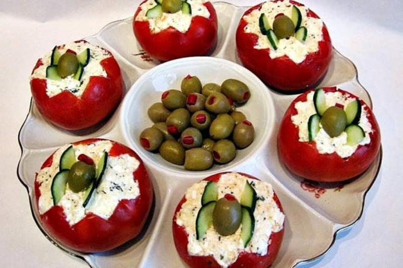 Rețete de aperitive pentru mesele festive. Idei de aperitive pentru un platou bogat și frumos colorat