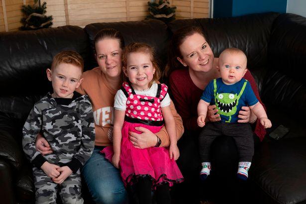 Copila care s-a născut cu inima „invers”. Singura ei șansă la viață a fost o operație experimentală ce ar fi putut s-o omoare. Alegerea imposibilă a părinților: „Am izbucnit în lacrimi”