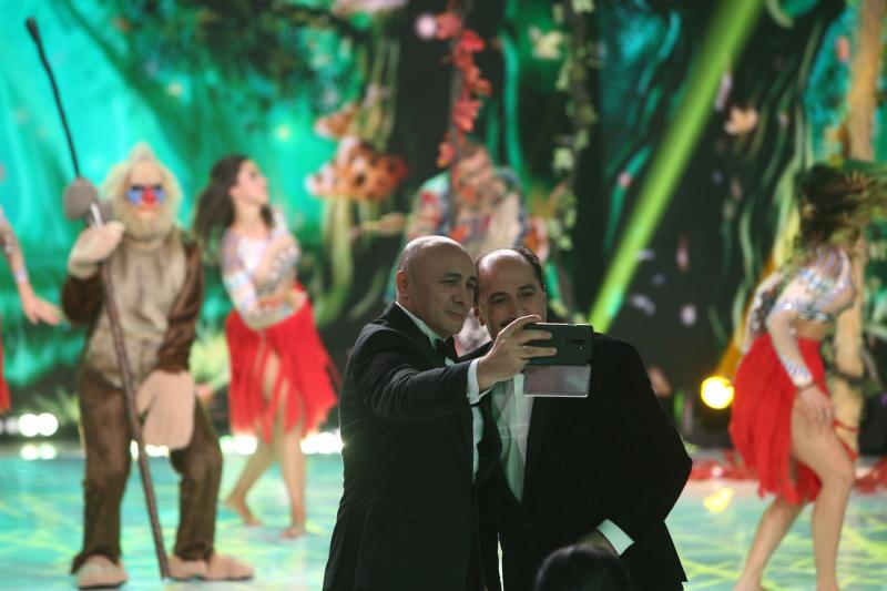Dan Negru #deMascăDistracția la Revelionul Starurilor 2020