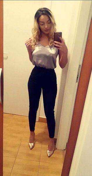 A dat jos hainele de polițistă și s-a pozat incendiar!! Imaginile au sucit mințile bărbaților. Roxana Urs i-a lăsat cu gura căscată pe toți