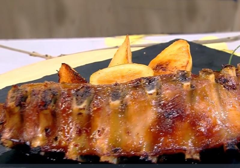 Rețete pentru masa de Crăciun. Top 3 cele mai interesante și gustoase rețete cu coaste de porc