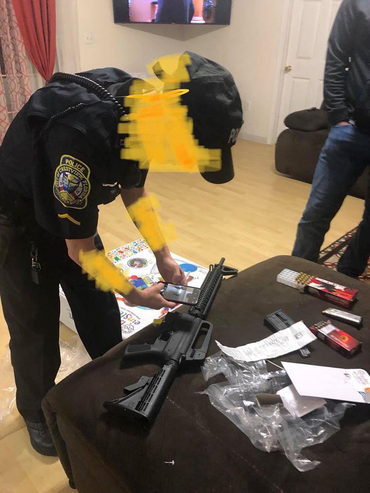 FOTO/ I-au cumpărat bebelușului un premergător, iar când au deschis cutia au rămas mască! Era cât pe ce să-i pună viața în pericol