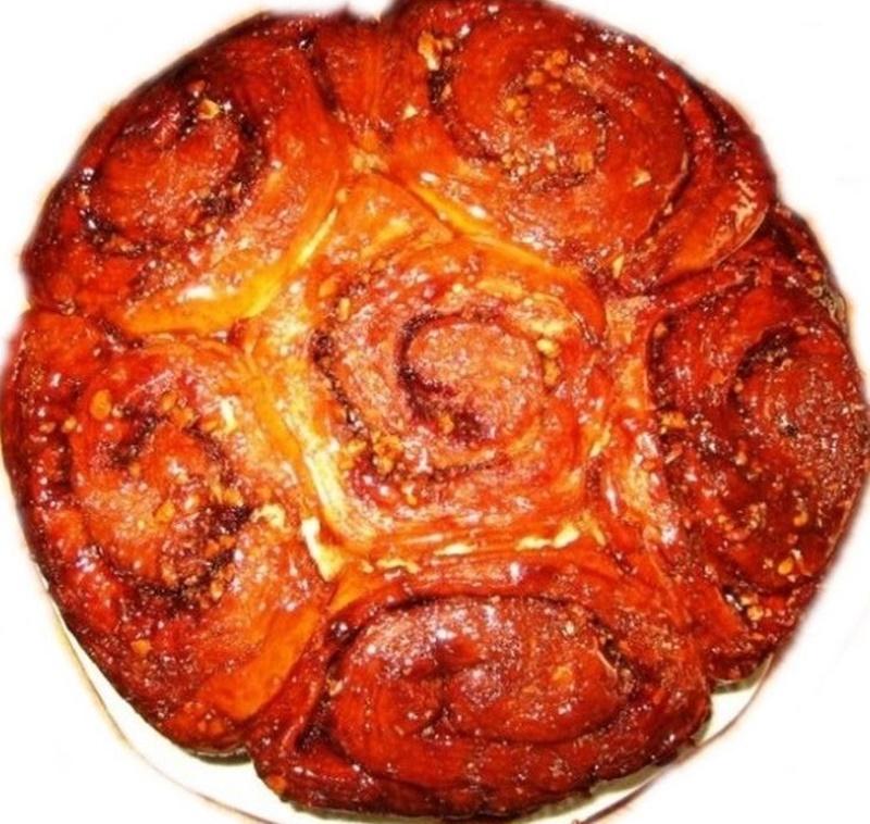 Rețetă de cozonac Rosenkranz, sau cozonac sub formă de trandafiri cu nucă și caramel