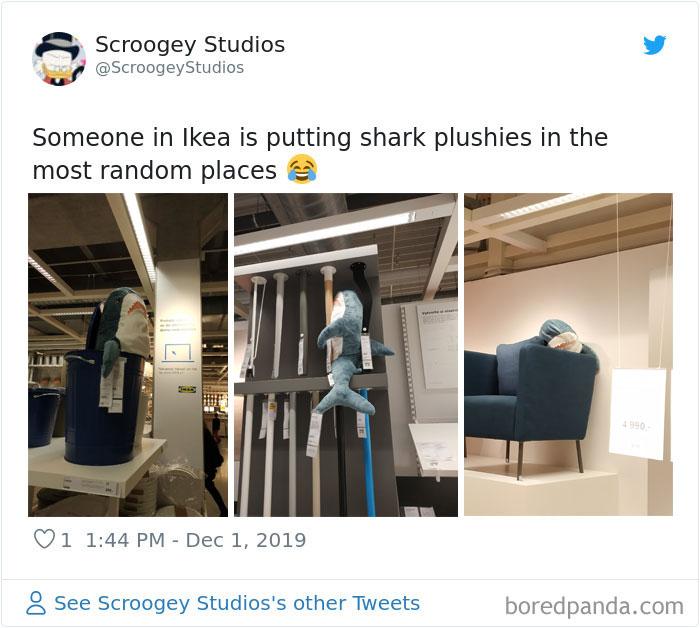 Un rechin de pluș se comportă ca un om într-un magazin celebru de mobilă! Tu l-ai văzut? - Galerie Foto