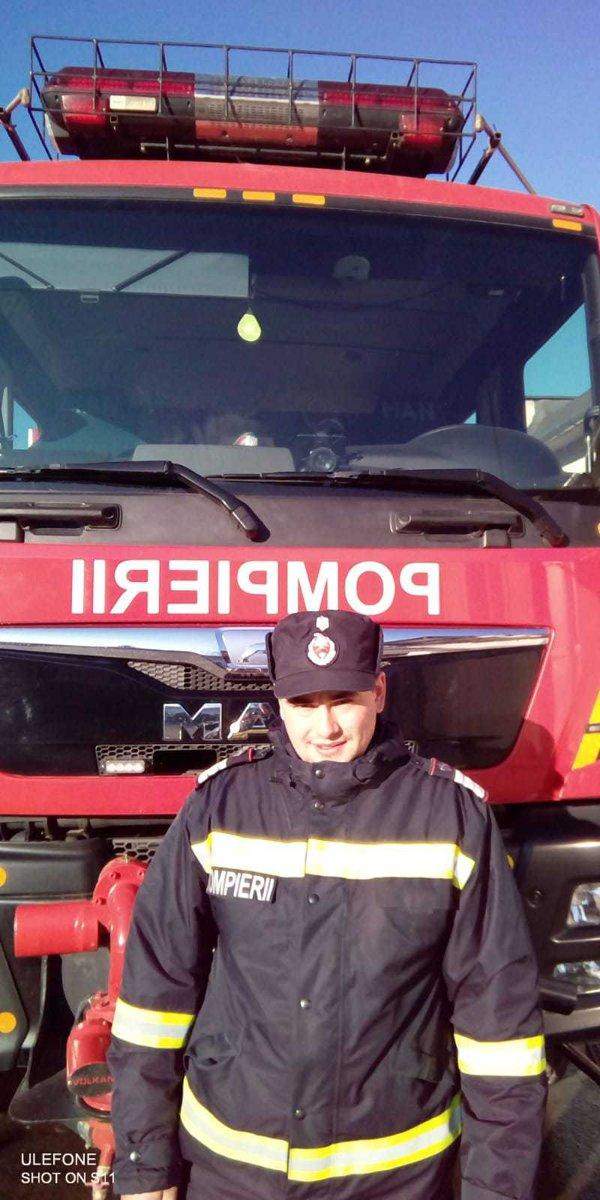 Erou și în timpul liber! Un pompier aflat în concendiu a intervenit la stingerea unui incendiu. „A intervenit imediat, putea fi fatal”