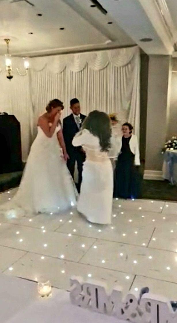 VIDEO/ A crezut că totul s-a terminat! Surpriză de proporții pentru o mireasă în mijlocul nunții: „Oprește nunta, ar fi trebuit să fiu eu!”