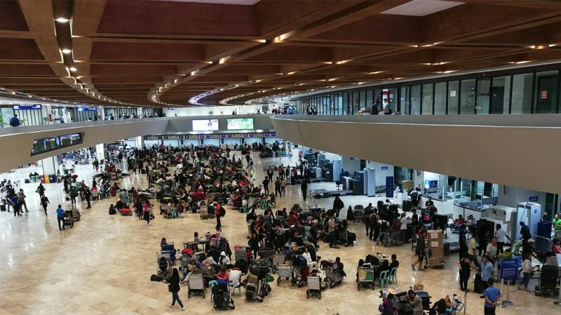 Un bebeluș a fost găsit mort într-o toaletă din aeroport. Fetița născută la termen ar fi avut lenjerie intimă în jurul gâtului