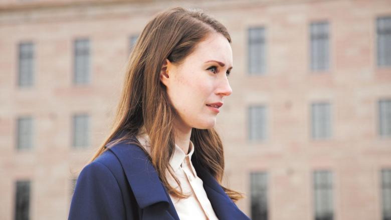 Are 34 de ani și a fost aleasă premier în Finalnda. Femeia prim-ministru, fără coc, este copilul unui cuplu de părinți cu același sex