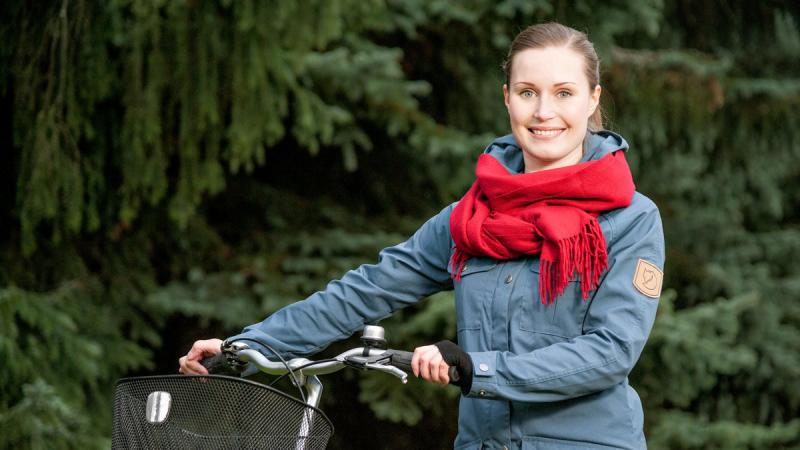 Are 34 de ani și a fost aleasă premier în Finalnda. Femeia prim-ministru, fără coc, este copilul unui cuplu de părinți cu același sex