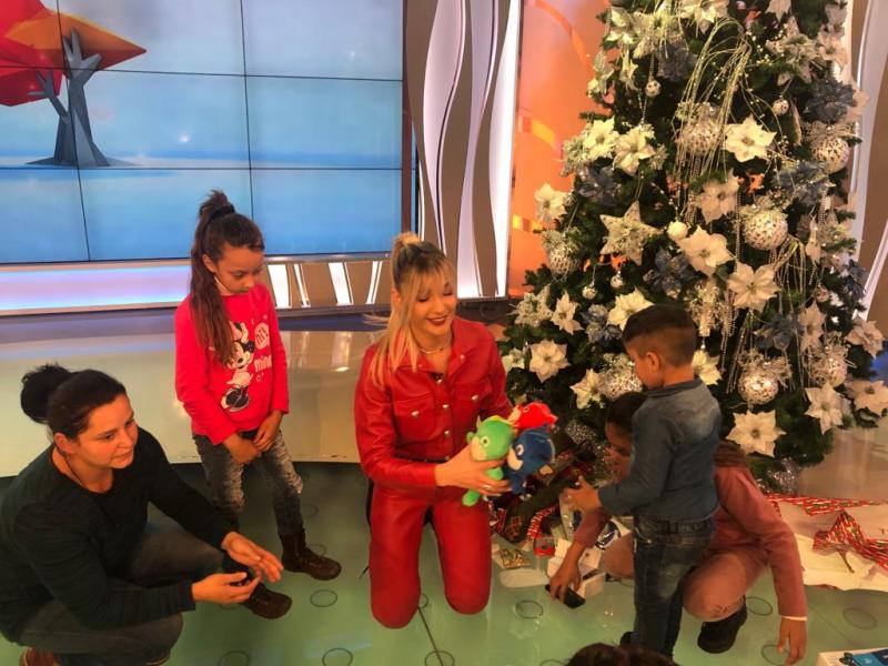 Rãzvan şi Dani, Mihai Bendeac şi Alina Eremia se alãturã campaniei Ajut eu!