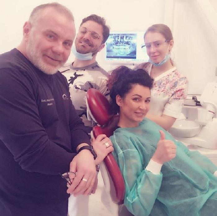 Cu câteva kilograme în plus și dispărută din showbiz, Nicoleta Luciu nu renunță la intervențiile chirurgicale. Cum arată acum