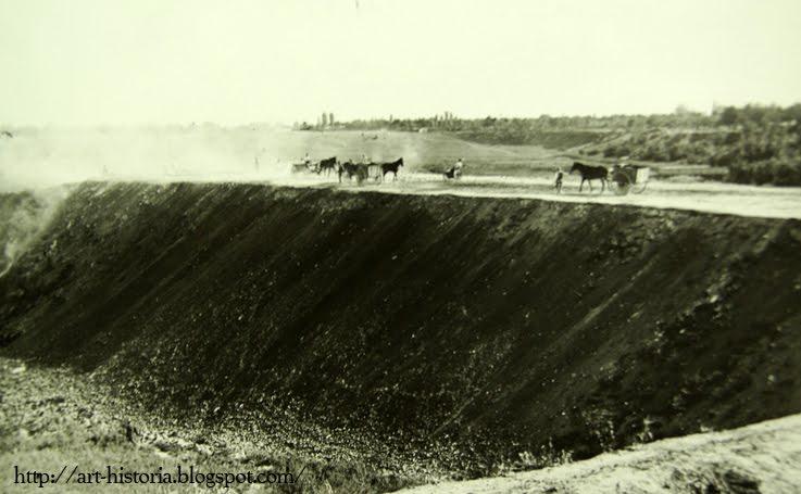 Ceaules! Cum furau țiganii căciulile de blană ale văduvelor care jeleau în Bellu, în cimitir. Cu o undiță, apoi le vindeau în târg