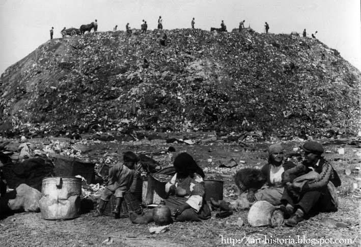 Ceaules! Cum furau țiganii căciulile de blană ale văduvelor care jeleau în Bellu, în cimitir. Cu o undiță, apoi le vindeau în târg
