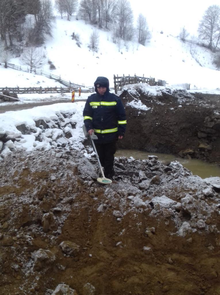 Muncitorii săpau la Bistrița atunci când au dat peste ceva colosal! Ce au găsit în pământ (FOTO)