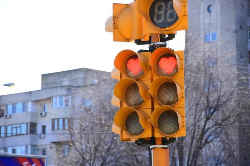 Se schimbă culoarea roșie a semafoarelor. Autoritățile au anunțat schimbarea încă de mâine