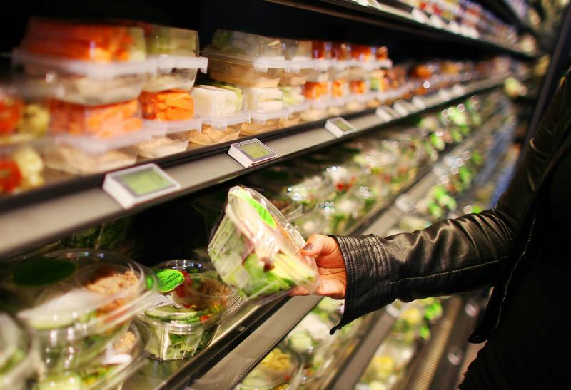 Românii, în pericol! Alimente infestate au fost descoperite la raftul magazinelor