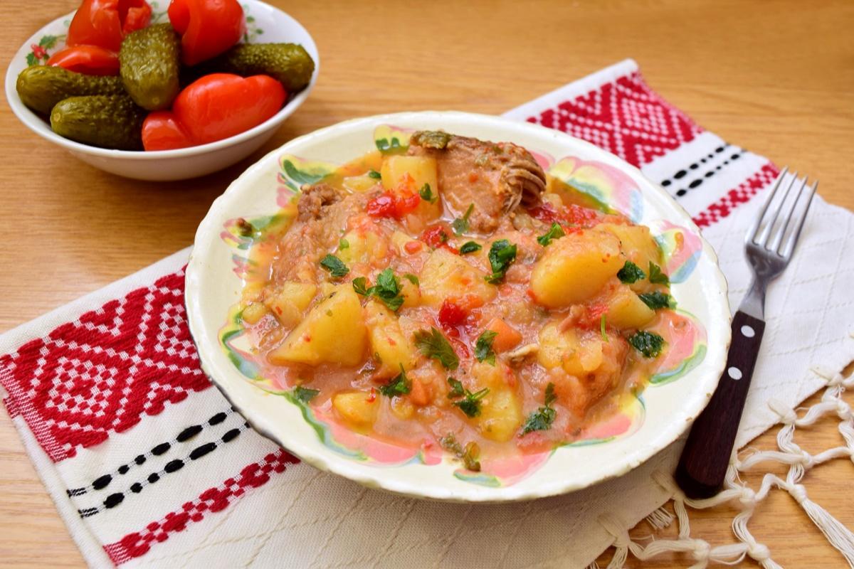 Mâncare de cartofi cu carne de