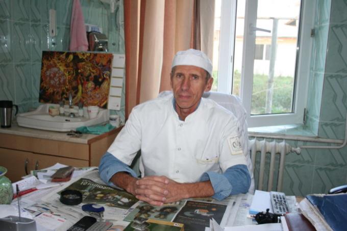 "Niciun medic nu vrea să vină, deși salariile sunt foarte mari acum!" Doctorul pensionar Mircea Duțescu merge zilnic să trateze bolnavii