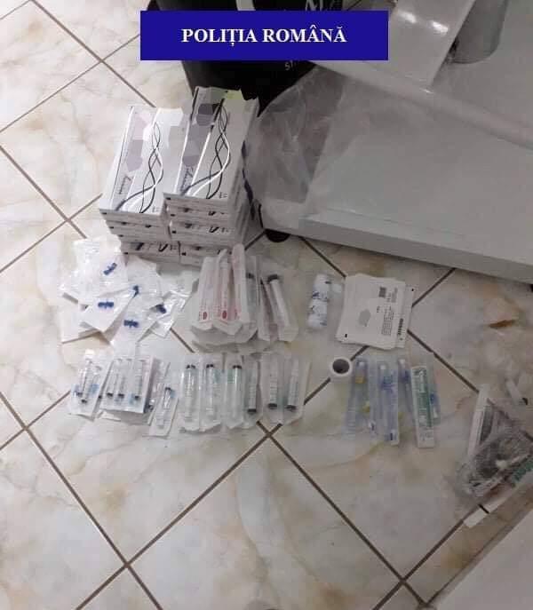 Revoltător! Încă un fals medic a fost descoperit de polițiști! Femeia a făcut ani de zile injecții cu acid hialuronic în buze și cearcăne